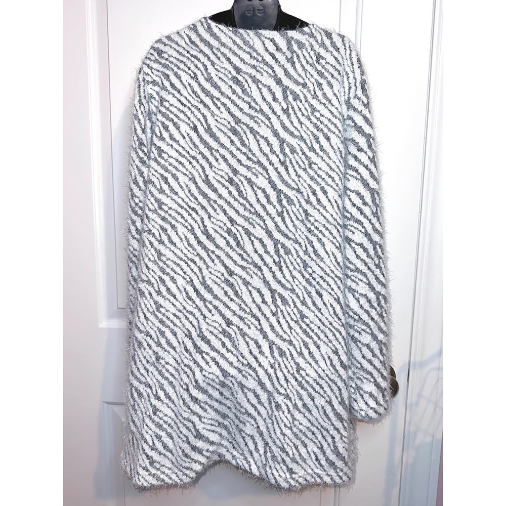 Maurice’s zebra cardigan sweater - Picture 4 of 5